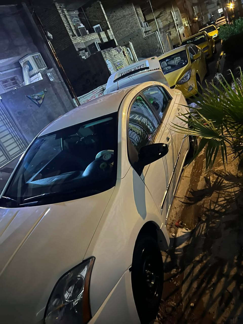 نيسان سنترا موديل 11 محرك 2000
كير cvt      رقمه بغداد جديد هزه سنويه جدد 
محرك جديد مشدود 
سياره حلوه ونضيفه 
بيه بنيد وجاملغ بدون دواخل لغد شاصي مكفول 
68 وبيه مجال بسيط مكاني الغزاليه تخم بلكات مشدود اصليه مجاول جدد مشدودات قاعده فيتبم جديده نوزلا جدد مشدوده ادامه كامله للسياره مسوي
***********
