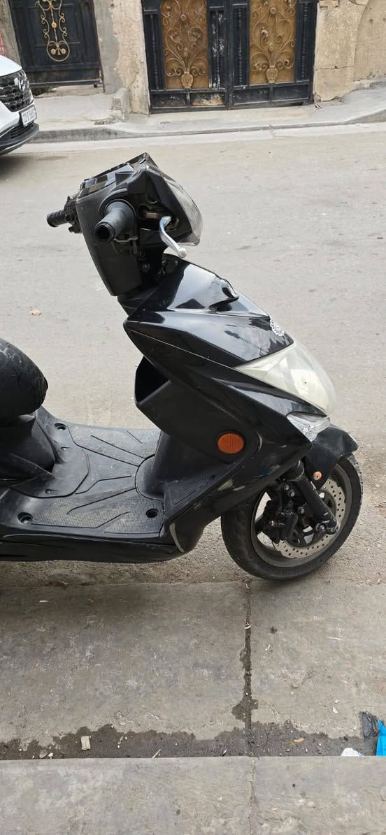 الدراجه ليد نقصها بالسلف 900 وبيها مجال سكني بغداد حي العامل ***********
