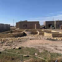 الصبية خلف آل شبوط • ٣٠٠م • بيه اساس