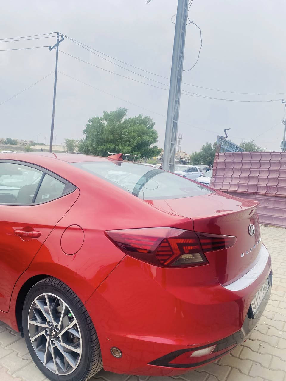 السلام عليكم هونداي النترا وراد أمريكي موديل 2019حادثها جاملغ وربع البنيد نفسهن مصلحات بدون دواخل والباقي كفاله عامه دواخل جديده تراي السياره شركه كير مكينه كفاله كير ATبلادي نص فول السياره 
١شاشه كبيره بلاد 
رادار امامي 
رادار خلفي 
مري كهرباء +نقطه عمياء بل مري 
تحديد مسار 
تحكم ستيرن جهتين 
مانع انزلاق 
٣انضمه قياده 
شاشه اعطال 
تنبيهه عند الخروج من المسار 
والسياره شديت الها منضومه غاز 
مكان السياره بغداد حي لاعلام 
اتصال ***********
السعر ١٢٦وبيها مجال
