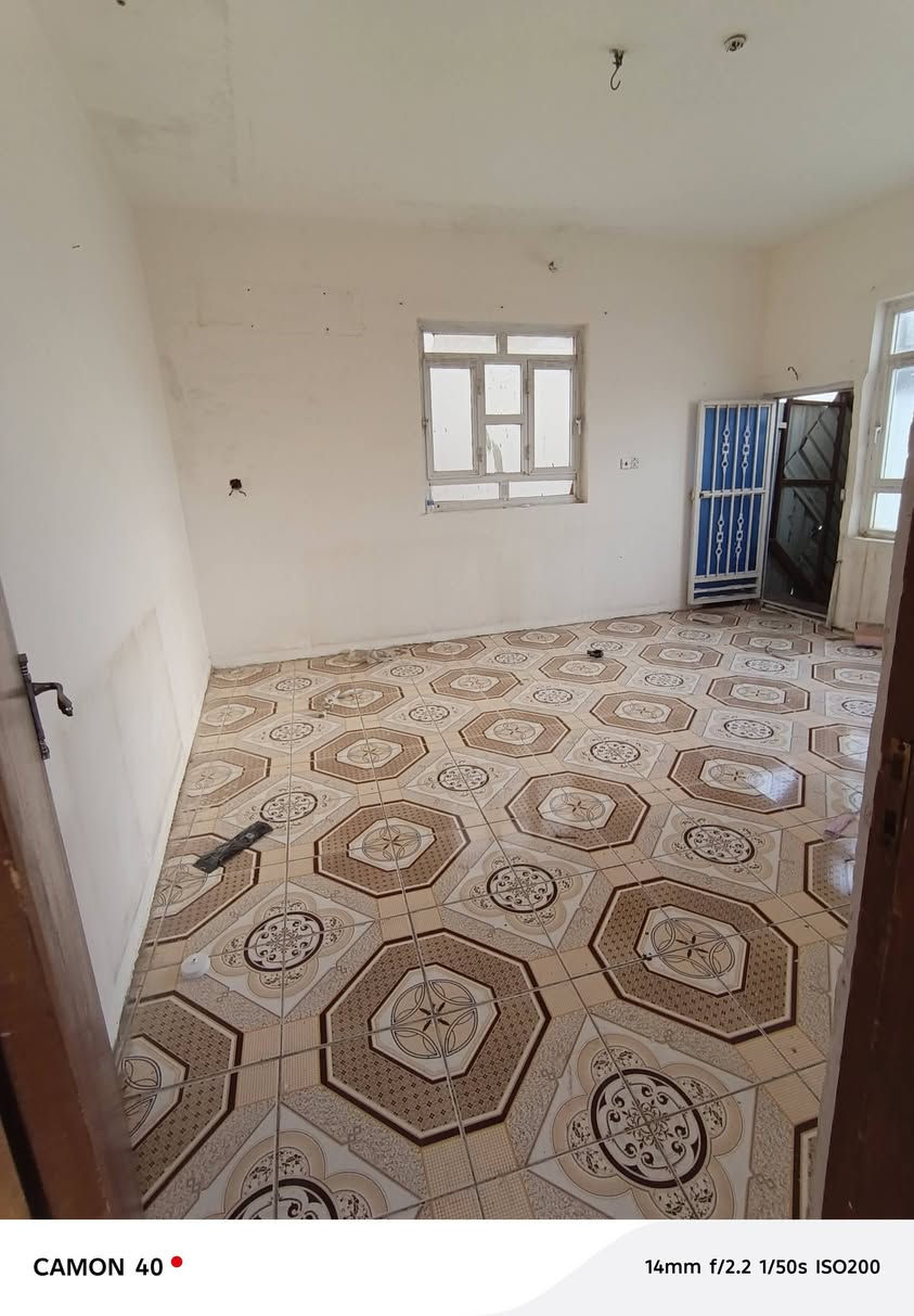 السلام عليكم ورحمه الله وبركاتو شقه لليجار في منطقة حي الشهداء الثاني في شارع المدارس الشقه متكونه من غرفتين وبراني وهول ومطبخ وحمام للستفسار الاتصال على‏‪‏‪***********‬‏
