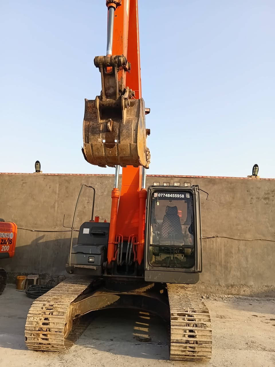 حفاره زت ثري للبيع موديل 2009مضخه مجفته والباقي على البلاد الشركه جاهزة للعمل رقم واسط والمكان بابل اتصل على الرقم ***********
