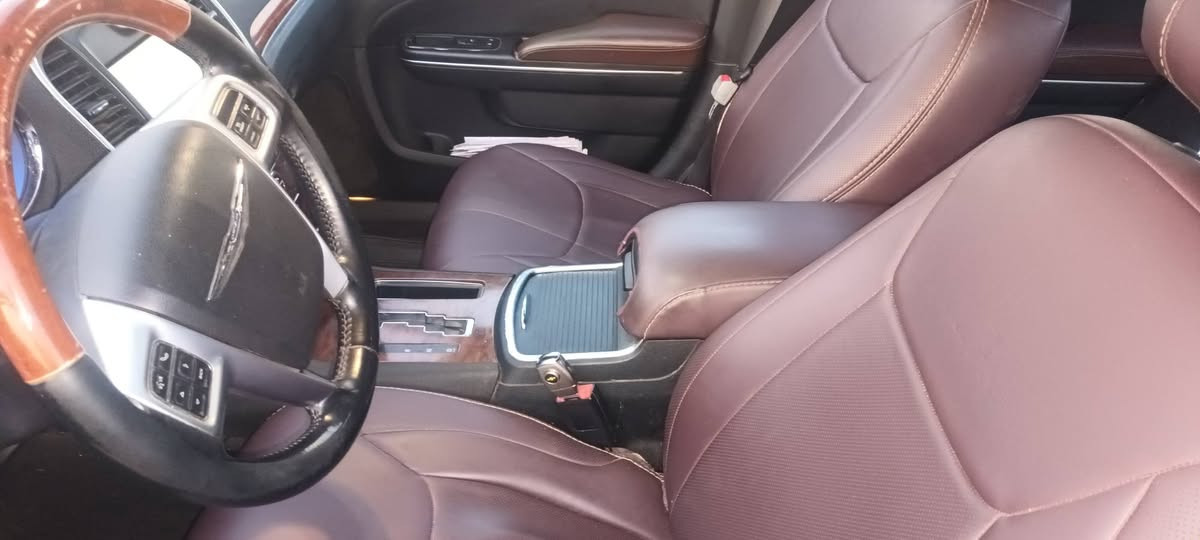 اوباما لون فيلي 2011  ماشيه تقريبا 160 كم باسمي شرط كير او محرك وصدر مواصفات عاديه رقم شمالي (فقط للبيع فقط للبيع) السعر  (160) بيه مجال / رقم الهاتف (***********)مكاني كركوك (( السياره داخله كلين بيه ضربه بين باب السكن والباب الي خلفه،، او بيه رصعه بالسقف وبيه بارد بخشم الجامرلغ من يم السايق،، او بارد بخشم اليونيد 4 اصابع))
