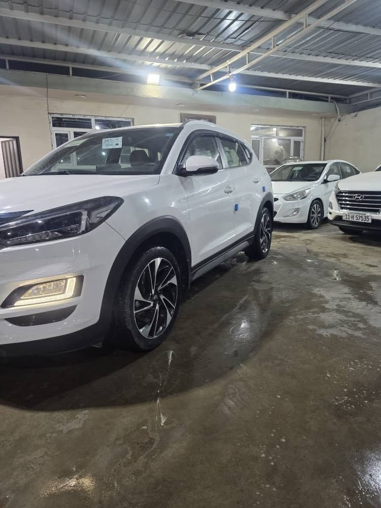 سلام عليكم توسان موديل 2019 خليجي كفاله بيه بارد شي بصيط فول عده البنرامه بصمه +بصمت بيبان
كراسي كهرباء +كرسي بقلاوه
قطعتين تبريد
عدسات 5
شاشه جبيره +صاج
محرك 2000 دوش ع وضع شركه
ماشيه 100
السعر 200 او بيه مجال 
مكان سياره بغداد الوسفيه
*********** بغداد, العراق
