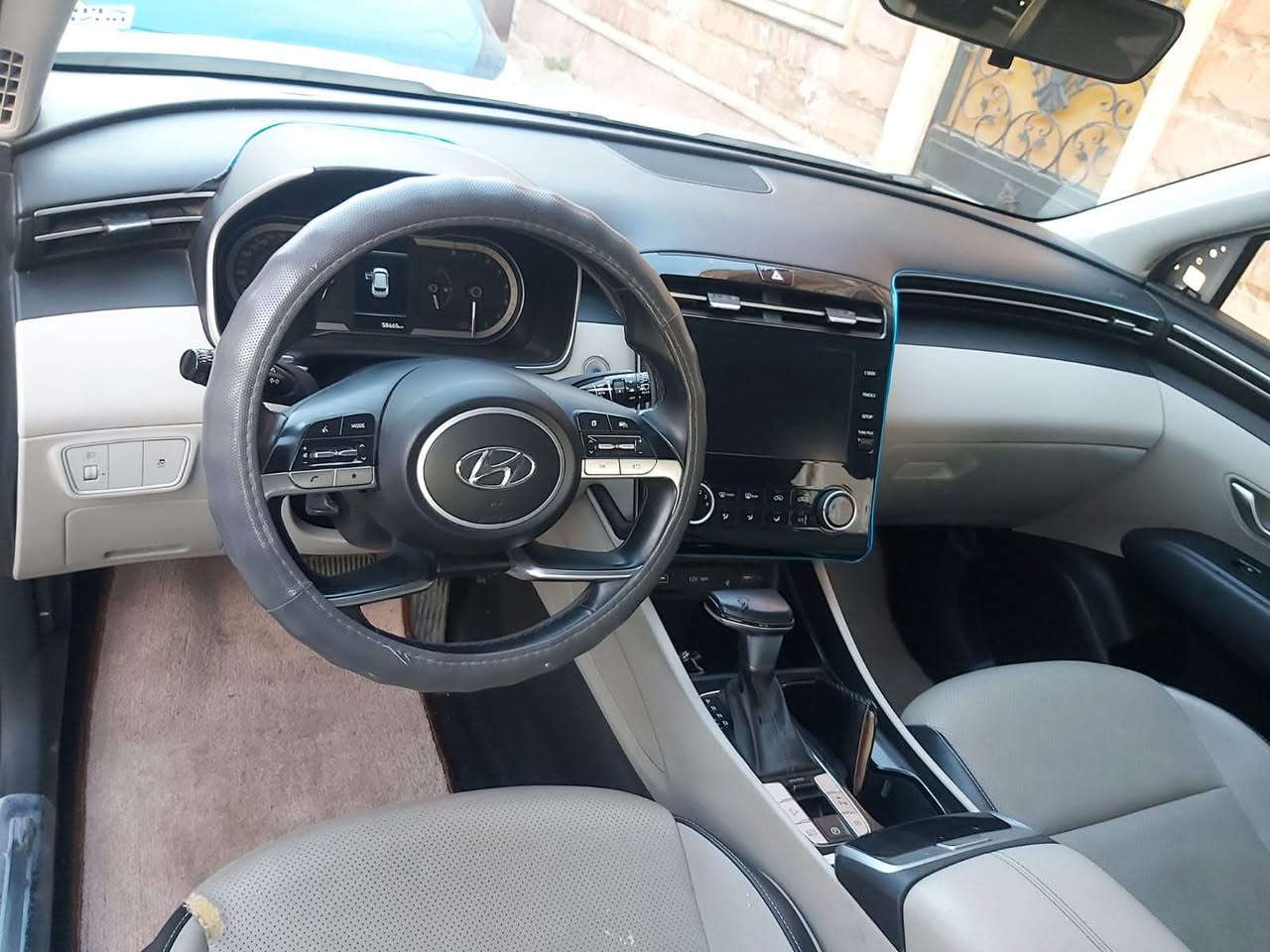 السلام عليكم للبيع توكسان 2022 خليجي 
بيه صبغ بين البابين السكن بدون دواخل  بدون تبديل  سعر ١٩٨ وبيه مجال بسيط گير محرك بالشرط  دفتر بانزين بيه *********** كركوك, العراق
