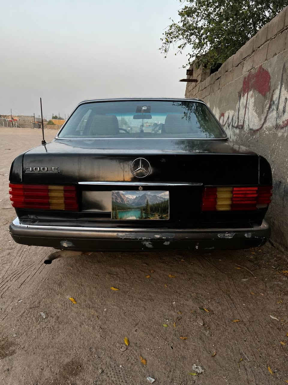 🚗 سيارة للبيع 🔥

📌 النوع: [مارسدس جامبو ]  
📆 الموديل: [88 رئاسي ]  
🎨 اللون: [اسود كذاب ]  
⚙️ المحرك: [محور 3000 vvt]  
🛣 الممشى: [عدد الكيلوات]  
📄 الأوراق: [ رقم انبار مكفوله بس راعيها ماعرفه سنويه منتهيهه مشروع وطني كفاله من سرقه ومن الامور القانونيه ]  

✔️ محرك بي خيط تبخير   
✔️ تبريد شغال   
✔️ داخلية نظيفة  
✔️ استعمال شخصي  
✔️ جاهزة للفحص تجي وتشوف ب عينك 
تخم تاير كهربائيات شغاله حداديه 70٪؜ 
السياره على ايدي صارله اكثر من عشر سنوات 
غرفه نظيفه موضحه بلصور 

💰 السعر: [35 وبيها مجال ]  
📞 للتواصل: [***********] الزبير, البصرة
