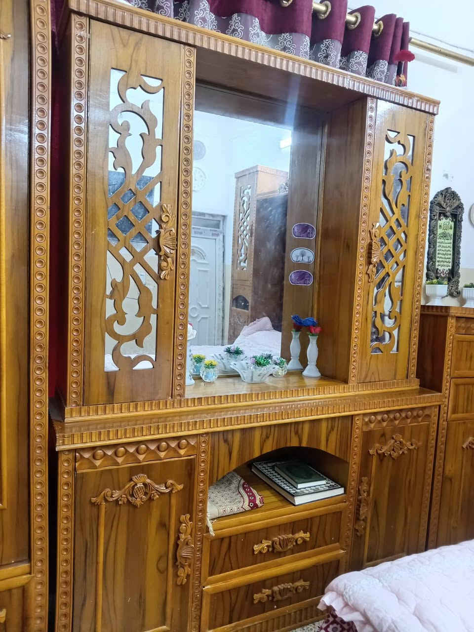 غرفة خشب عراقي  وبسعر مليون ونص وبي مجال
العنوان موصل جانب الأيمن للاستفسار التواصل على الرقم  ***********
