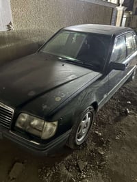 للبيع مرسيدس دب  موديل 1991 رقم بغداد محرك خراطيم 320  اللون اسود مكفو...