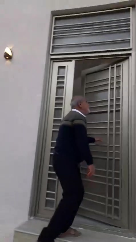 شقه للايجار طابق أول مثل ما موضح بالفيديو المكان حي النصر قرب ماكولات ريحانه للاستفسار الاتصال على الرقم ***********
