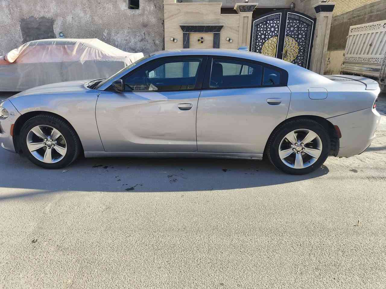 جارجر موديل 2015 بغداد 
‏مكينة والكير بلاد تلث قطع صبغ بدون ايرباك بدون دواخل جاملغ ايمن وبنيد وجاملغ ورة سايق 
‏جواهة تخم تاير جديد
‏ منظومة مي بيدي شادهة من راديتر وتنظيف المنظومة كلهة ومي احمر اصلي 
‏صدر نظيف
‏ باتري جديد
‏ فيتبم جديد
‏سيارة شغل واطلع ما توكفك بطريق 
‏وهاي صورهة سيارة كدامكم 
‏عارضهة ب 158 وبيهة مجال بسيط 
اتصال 
***********
