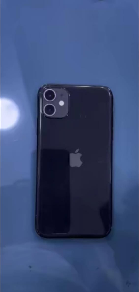 آيفون 11 للبيع جديد بلادي ***********
