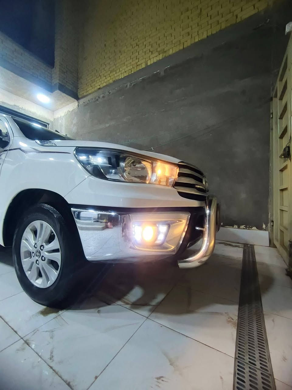 السلام عليكم..
هايلوكس موديل 19 كويتي  رقم واسط بأسمي مشروع وطني مكفولة كفالة عامة السعر 265 وبيها مجال للشراي 
المكان الناصرية المركز
***********
