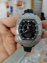 ساعة غريبة • مختلفة