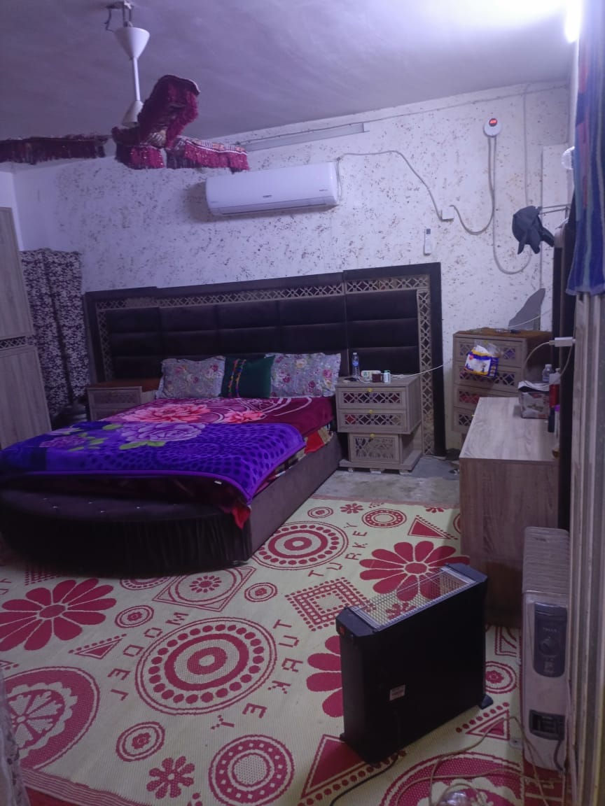 اعيد النشر دار للبيع السعر 35 زراعي قرار 117 طابق ونص قرار محكمه المساحه80 متر يحتوي على(غرفتين+وصاله+وحمام+وطرمه) المكان الزعفرانيه نهايت شارع المعهد كلشي متوفر(ماءكهرباء+تبليط+مجاري)
كلشي موجود قريب ع شارع العام هذا  رقمي متوفر واتساب  *********** ابو علي  واتساب
السعر35 مسعجل على البيع الشراي يتصل
