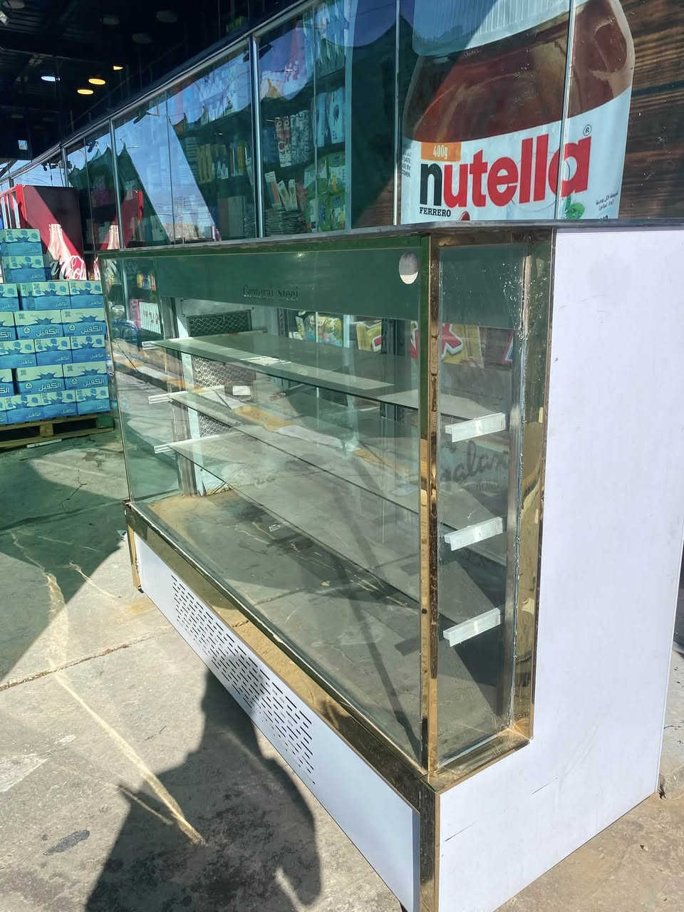 سلام عليكم.      للبيع براد كيك كلشي ما بيه مستعمل شي قليل وما مصلح ابد متوزي ع بيعها صاحب البراد وهذا رقمه والتفاصيل يمها***********
