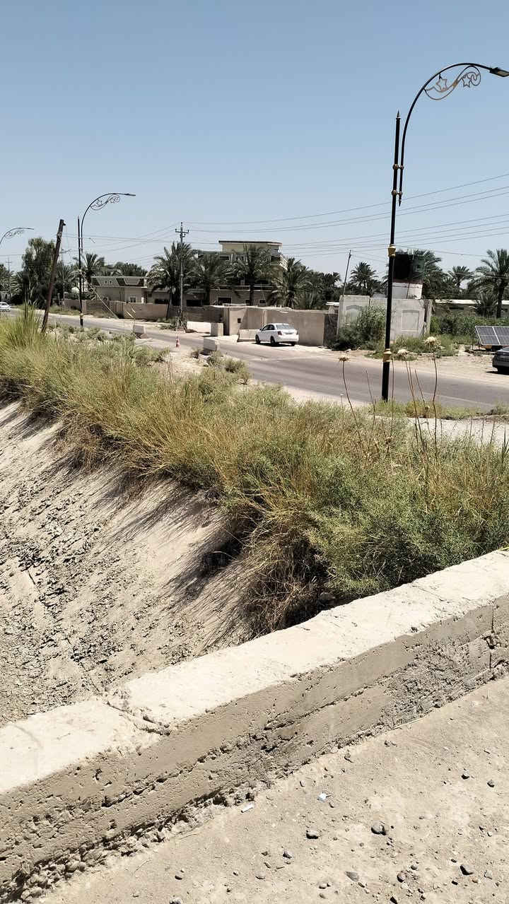 دونمين للبيع  خدمات ماي رساله زائدا الكهرباء تبعد عن الشارع الرئيسي 50 متر على شارع عرض سته امتار قريبه مستشفى ابو غريب خمسه دقائق رقم التلفون *********** رقم الرقم الثاني *********** بي واتساب
