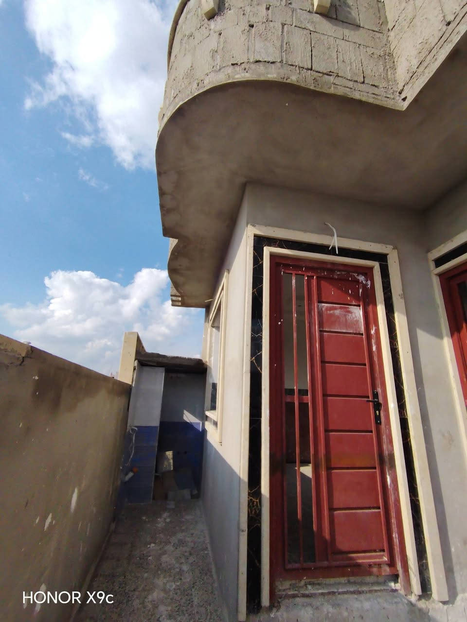 دار للبيع في حي القوسيات
قرب مركز الشرطه 

المساحه.   150.   م. 

وجها.   10.  نزال.   15.  م 

يتكون من غرفتين نوم هول استقبال مشتملات مطبخ كراج 

اتجاه قبله تام. 

سند زراعي نموذج 25حق التصرف سند ابيض 

خدمات ماء كهرباء التبليط 20متر 
بناء حديث 

السعر.  40.  مليون بي مجال 

الاستفسار بل الارقام 

***********
***********
