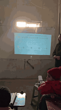 مقاطع من احد الزبائن الذي اخذ مني داتا شو الشحن
داتا شو احد الوسائل التعلمية  التي تساعد المعلم 
في وضع الاسئلة بدل من كتابتها بنفسه على الصبورة 
داتا شو شحنه يدوم ١٨٠ دقيقة  لطلب الاتصال على الرقم
***********
