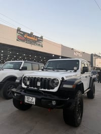 جيب رةنگلر كلين ٢٠٢٢   ماشي ٤٠ mil  ٠٧٥٠٩٢٩٢٥٩٧  سعر ٣٧٥ ٦ سلندر