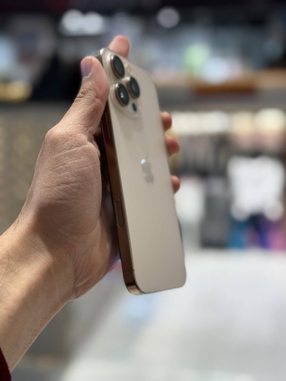 ايفون 16 برو ماكس 
جهاز جديد ومكفول من كلشي
 جهاز ماستر حته بعده ما خلصان 
مستبدل شاشاه 
نموذج m
ذاكره 256 
بطاريه 87 
اتصال او واتساب 
***********
مكاني حله او مراوس 
سعر 950
