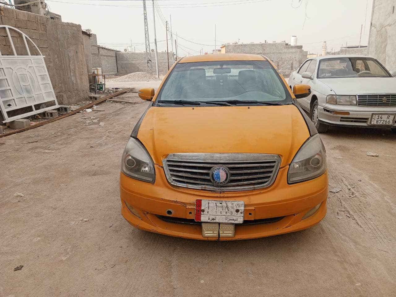 جيلي موبل 13 
طابوكه توني مبدلها 
حداده وسط 
كوم حديد 
راعيها موجود
هيئة وضريبه ع مشتري 
السعر 20 وبيها مجال قليل 
للاستفسار 
*********** البصرة, العراق
