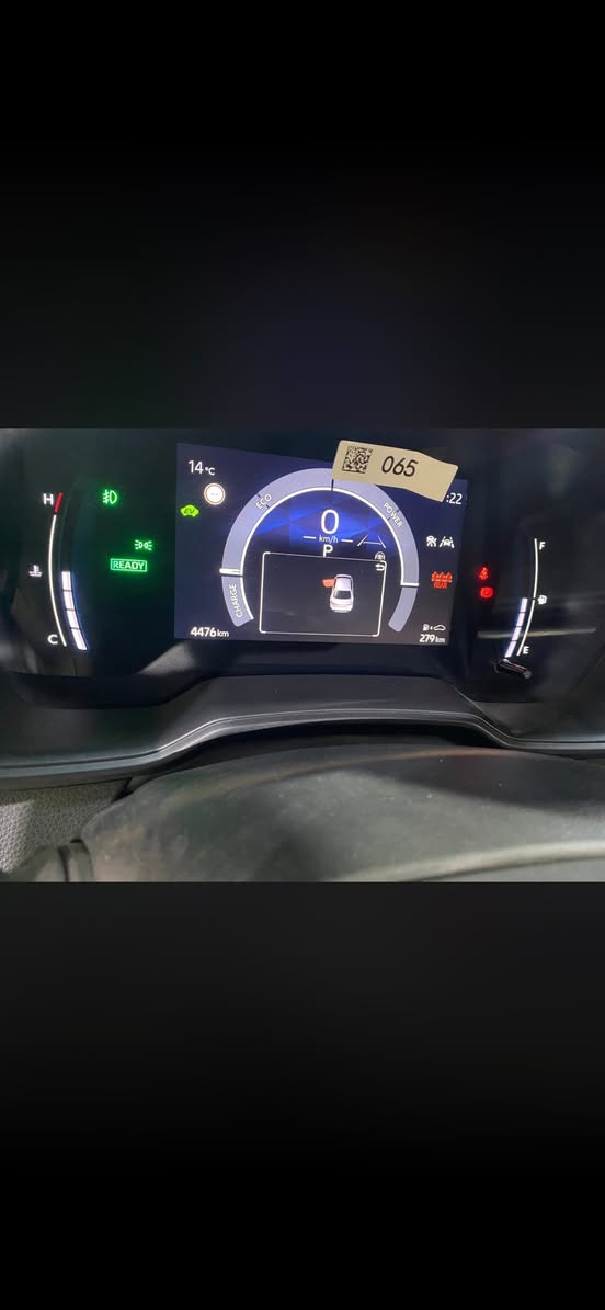 السلام عليكم للبيع كورلا هايبرد تجميع صيني موديل ٢٥ ماشيه ٤٥٠٠ كم بعدها زيرو فول مواصفات عدا الكشن مو كهرباء 
بصمه تشغيل وابواب
فتحه 
رادار 
كاميرا خلفيه 
محرك ١٨٠٠ هايبرد 
لايت زينون
كشنات جلد اسود
مشتريلها ارضيات حوضيه اصليه ب ٨٥٠٠٠ وارضيه للصندوق والدرگه مغلفه ودوسات اربع بوب شعار كورلا
السياره بيها طخه بسيطه ومصلحه وجاهزه تصليح درجه اولى 
( صبغ ربع البنيد وصبغ ربع الدعاميه مثل ما ماشر ) واكو رصعه بالباب الخلفي الباقي كفاله 
السعر ١٥٦ وبيها مجال مكاني بغداد الاتصال عالرقم ***********
