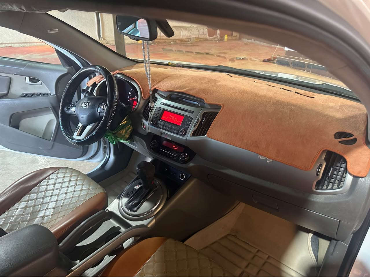 كيا سبورتج 2015 خليجي مكفوله من الصبخ والضرر ماشيه 170 الاف فول واحد على واحد فول الفول ومكفوله كير مكينه للمراوس او نقدا سعر 168 وبيها مجال مكان بغداد او ديالى *********** بغداد, العراق
