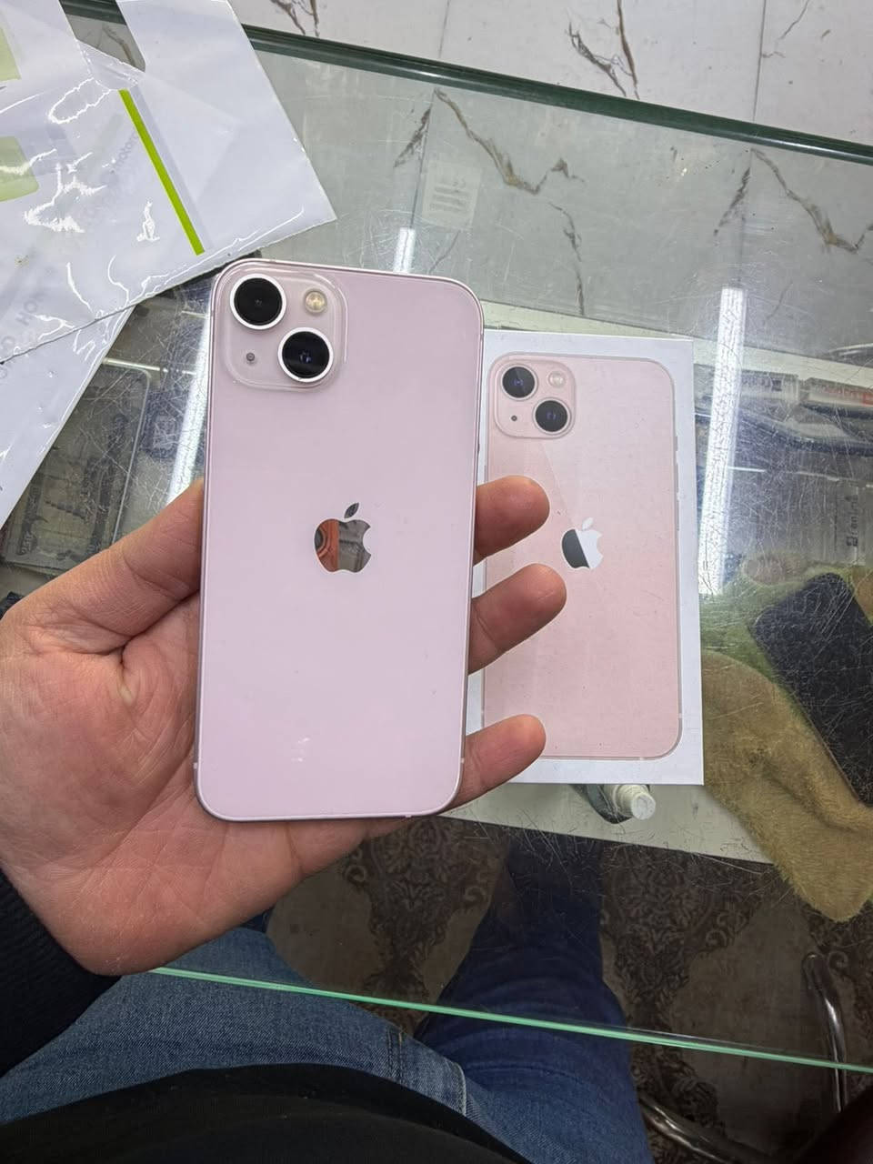 ايفون 13 عادي المميز الوردي
دبل خطين شرق اوسط بطارية 89 
ذاكرة 128 وملحقاته كاملة نظافته ١٠٠/١٠٠  
((( السعر مناسب ومرتب 💙 )))
وشعندك للبيع او مرواس او تشتري كلشي نستقبل راسلني عالخاص عنواني النجف 
*********** رقمي هذا للاستفسار
