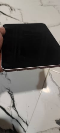 آيباد ميني 6 • ٦٤ • كرتونه وشاحن