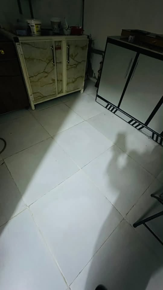 بيت للبيع ١٠٠ متر امامي ٥x٢٠عرض الشارع ١٢ متر
حي الفداء مقاطعه ٢٤ يحتوي غرفه وصاله ومطبخ وصحيات داخليه ومنور وطارمه كبيره استقبال ماكامل 
البيت سيراميك بناء عكاده فرمستون ***********
