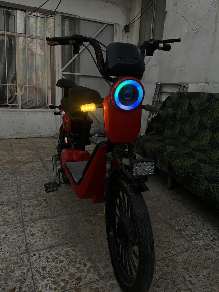 سلام عليكم
دراجه شحن للبيع
شغاله نقصها بس ضفيره
6 بطاريات جدد
سعرها 175 
مكانها بغداد المحموديه
*********** واتساب
***********
