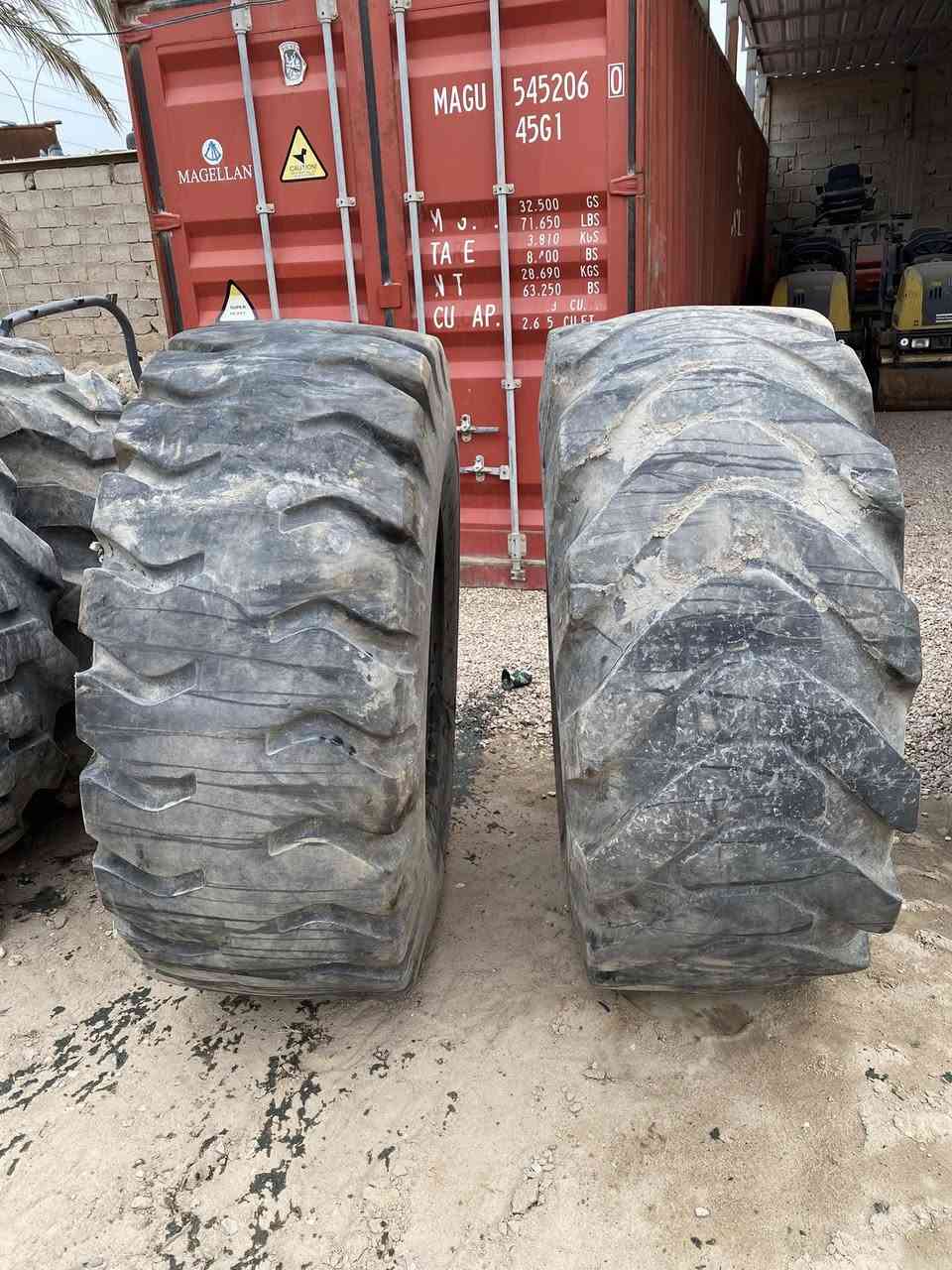 للبيع تايرات شفل حجم 23.5ع25 العدد 4تك كربلاء ***********
