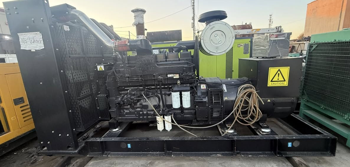 السلام عليكم 
كمنز KT19 كولو هواء 6 وربع موديل حديث 
‏750kva راس توليد ستافورد الاصلي 
ساعات العمل زيرو 
نظام اوتو حمايه فول اوتماتيك
وضع بلاد شركة  
أربيل صناعه جنوبيه 
نظام اوتو حمايه فول اوتماتيك
وضع بلاد شركة  
🚚يوجد توصيل الى جميع المحافظات وبضمان🚚
🚚كياندن هةية بو هةموو شاركان بةكرينتى🚚
 للاستفسار:
 ابو علي 
***********
***********
***********
