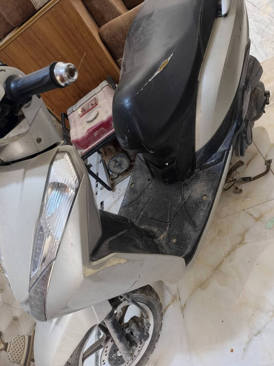 دراجه هوندا ليدي للبيع
الدراجه نضيفه كفراتها وكلشي بيها حلو دبلين ورا 
الدراجه مميزه شكلاً وتفاصيل بيها حلوه
بس هيه كايمه
سعرها 350 وبيها مجال 
المكان كربلاء حي العسكري 
التواصل ***********
