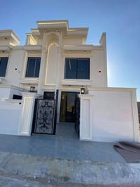 بيت للبيع • اربيل • منزل للبيع • عقار للبيع • شارع كورنيش • منزل طابقي...