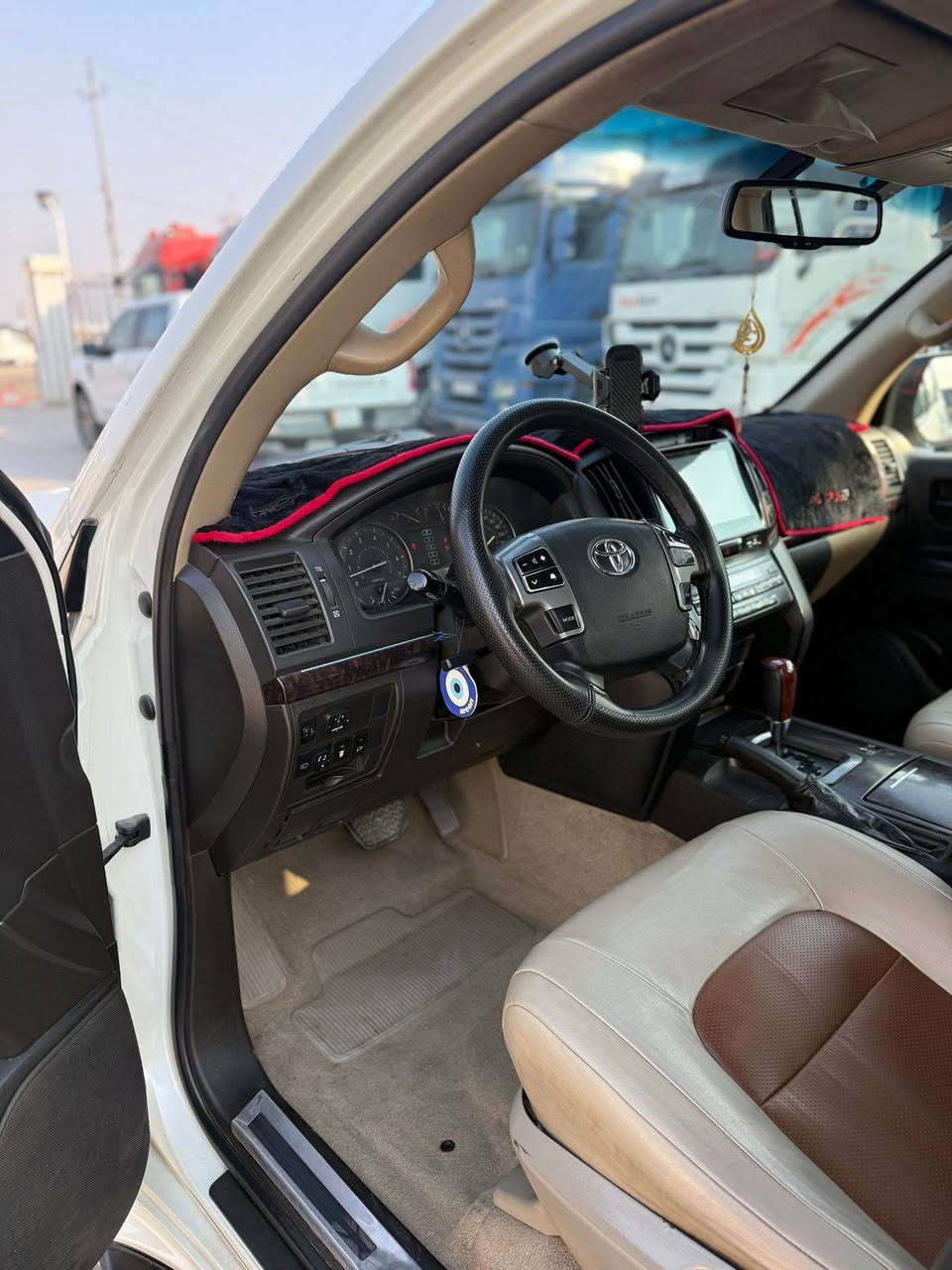 سلام عليكم لاندكروز موديل2010 رقمها بغداد بسمي الدعامية الامامية والخليفة مصبوغات وبيها شوية صبغ بل صندوك يم العلامة مكان السيارة بغداد شارع فلسطين الرقم للاستفسار ***********
