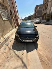 اكسنت موديل ٢٠١٨  مواصفات عاديه  ماشيه 84 الف مايل  ب١٠٣ وبيها مجال  ٠...