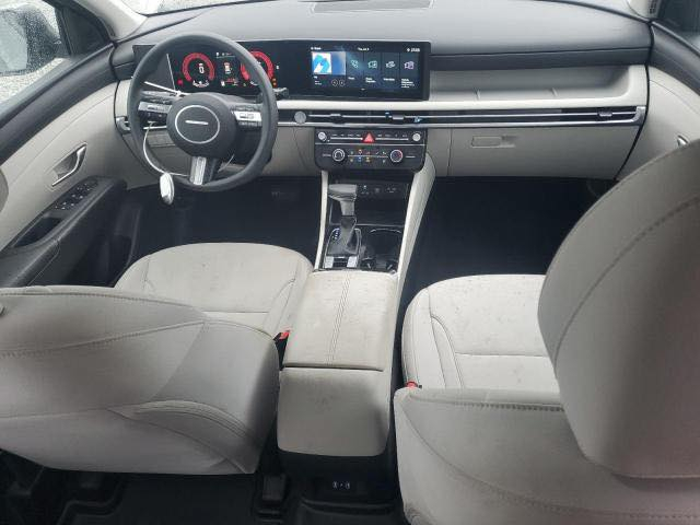 سلام عليكم 
توسان 2025 امريكي مكينه 2500 جي دي اي
رقم بغداد بسمي تحويل ثاني يوم 
ماشيه 18000 الف كيلو حاليا 
حادثه موضح بلصور تبديل قبق جنطه وشويه من وتعديل بل جاملغ الخلفي فقط بدون دواخل بدون ايرباك
السياره نضيفه بمعنه الكلمه وتعميره درجه اواى 
سعرها ١٩٥ وبيه مجال حك الجيه
مكانه شعب شارع الصحه 
***********
