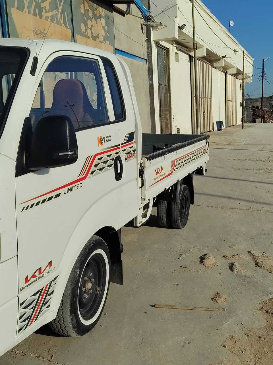 كية ٢٧٠٠ موديل ٢٢ رقم قادسيه السياره مكفوله من الظربه والصبغ والتبديل  لكن يوجد فيها حالوبات بسيطه العنوان ديوانيه رقم الموبايل *********** السعر 128 بها مجال قليل
