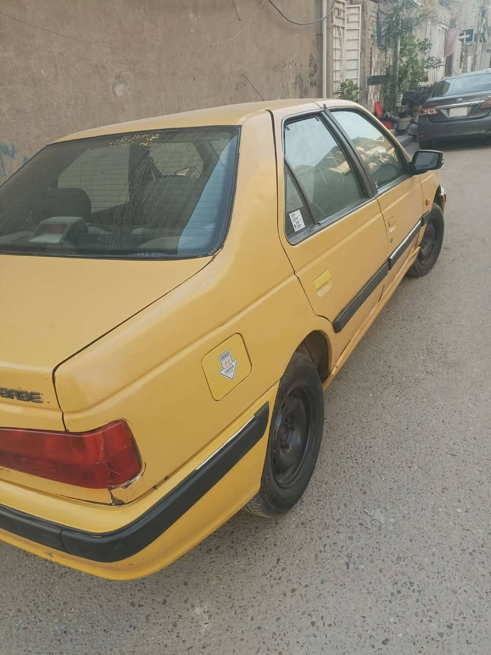 السلام عليكم بيجو باص موديل 2015 بيها امامي شامله خلفي الصف السائق والسياره نظيفه ومكينه جديده وتبريد شغال ومصفر هيئه وغرامات وقبل عشره ايام استلمت الثانويه حولتها باسمي السعر 30 وبيها مجال مكاني الامين الثانيه***********
