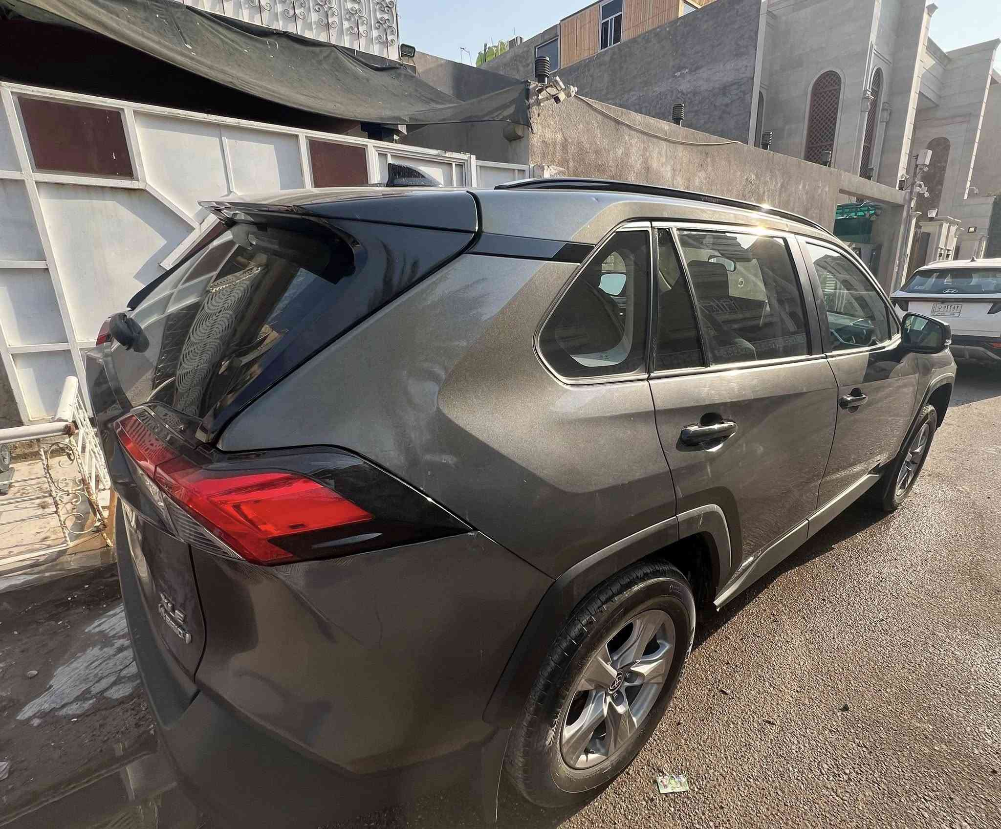 السلام عليكم 
راف فور هايبرد للبيع 
موديل ٢٠٢٣ 
السيارة xle فول مواصفات
فتحة 
رادار 
تحديد مسار 
حساس امامي 
ابل كار بلي 
تبريد قطعتين 
صندوق كهرباء 
مقعد السايق كهرباء 
نقاط عمياء 
تدفئة بالمقود 
مقاعد امامية تدفئة 
السيارة مرقمة بغداد و استخدام بيت بسمي تحويل ثاني يوم 
تقريرها حرق وارد امريكي حارقين عليها صوندات بامريكا الحرق خارجي فقط والاثر بسيط قير ومكينة ودواخل مكفولة
رقم الشاصي
4T3RWRFV0PU084548

للتواصل ***********
بي واتساب

السعر ٢٤٠$ وبي مجال
