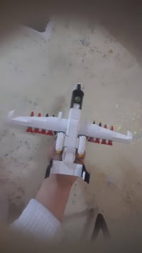 طيارة لعبة • شكل خاص