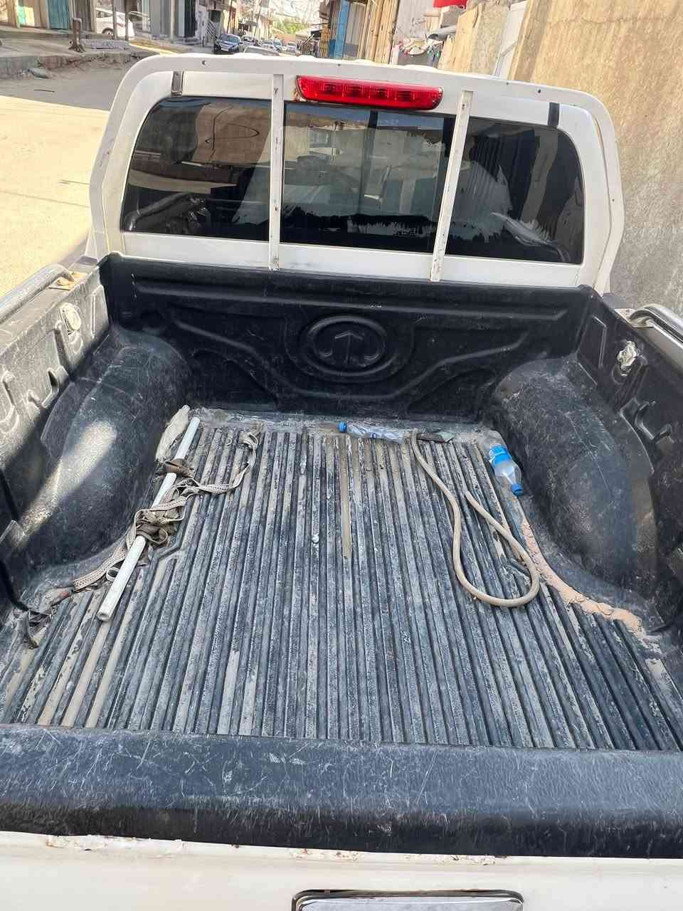 سلام عليكم للبيع بيكم كريت٢٠١٢  رقم قادسيه سنويه باسمي تحويل بساعته ضريبه ساقطه عنه سياره مثل مابلصوره بيه خياس قليل.  شغاله وجاهزه مكينه  باتري جديد كير سليم اكسن سليم خياس فقط بلرباعي. بدي وغيره سليم مكفوله من ضربه للستفسار الاتصال فقط مارد مراسله 
*********** واتساب
