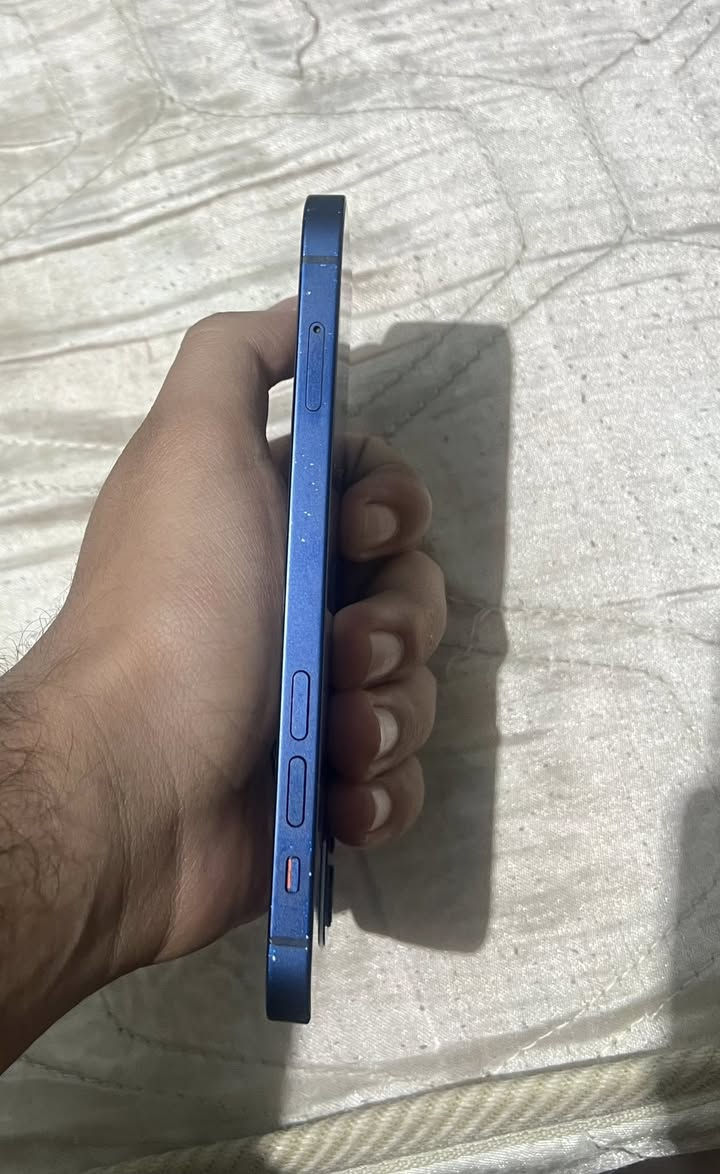 ايفون 12 العادي مكفول ما مبدل شي ولا معلايه بطاريته ويا كارتونه 
ذاكرة 128￼
بطارية 79
سعر 325 قفل
لا تكلي غالي الي معلايه بطاريته بالسوق يوصل لل 350.000
او مراوس ب ١٣ برو ،١٤برو،١٣برو ماكس. وازيده
شرط ما مبدل بي شي وحسب النظافه نقيم الزياده 
الرقم ***********
