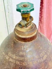 قنينة مال اوكسجين حجم كبير متروسة مابيها شي صناعة يابانية درجة اولى ال...