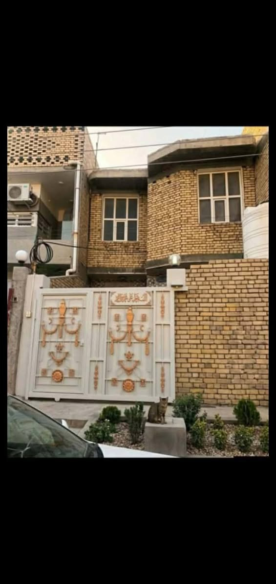 🏡 بيت للبيع – طابقين – طابو صرف
🔹 نوع العقار: طابو صرف
🔹 سنة البناء: 2019
🔹 البناء: طابوق كونكريت مسلح
♦️ تفاصيل البيت:
🔸 الطابق الأول: ✅ غرفة
✅ صالة
✅ استقبال
✅ مطبخ
✅ مجمع صحيات + مناور عدد (2)
🔸 الطابق الثاني: ✅ غرفتان
✅ صالة
✅ مخزن
📍 الموقع: مقابل مجمع الكوثر – الفرع الثالث
📐 المساحة: 125 م²
✨ بيت مرتب جداً، بناء حديث ونظيف، مشيد بطابوق الكونكريت المسلح، جاهز للسكن وفي موقع مميز.
💰 السعر: 150 مليون دينار 🔹 يوجد مجال بسيط بالسعر للجادين فقط
📞 ***********
🏠 بيع • شراء • إيجار • استثمار ✨ خطوتك الأولى نحو العقار المناسب 🤝 ثقتكم أساس نجاحنا
