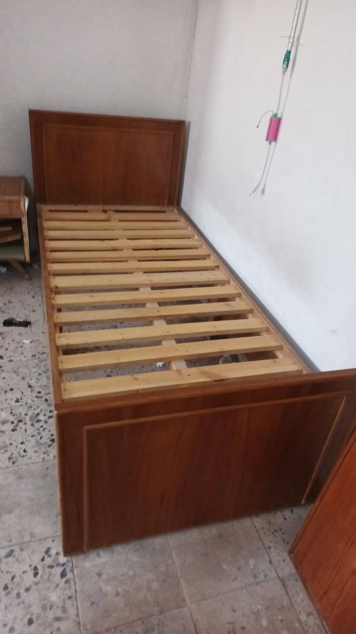 السلام عليكم ورحمة الله
مكلف بالنشر غرفه نوم صاج حطاطه نفر واحد
شغل مضبوط جدا الغرفه اخت الجديد
تتكون من
كنتور ٣ أبواب صاج
سرير نفر واحد حطاطه
ميز تواليت فخم
السعر المطلوب ٤٢٥ الف
للاستفسار
***********
***********
***********

موجوده بالمزاد
ألفلوجة حي الجغيفي الثانيه
