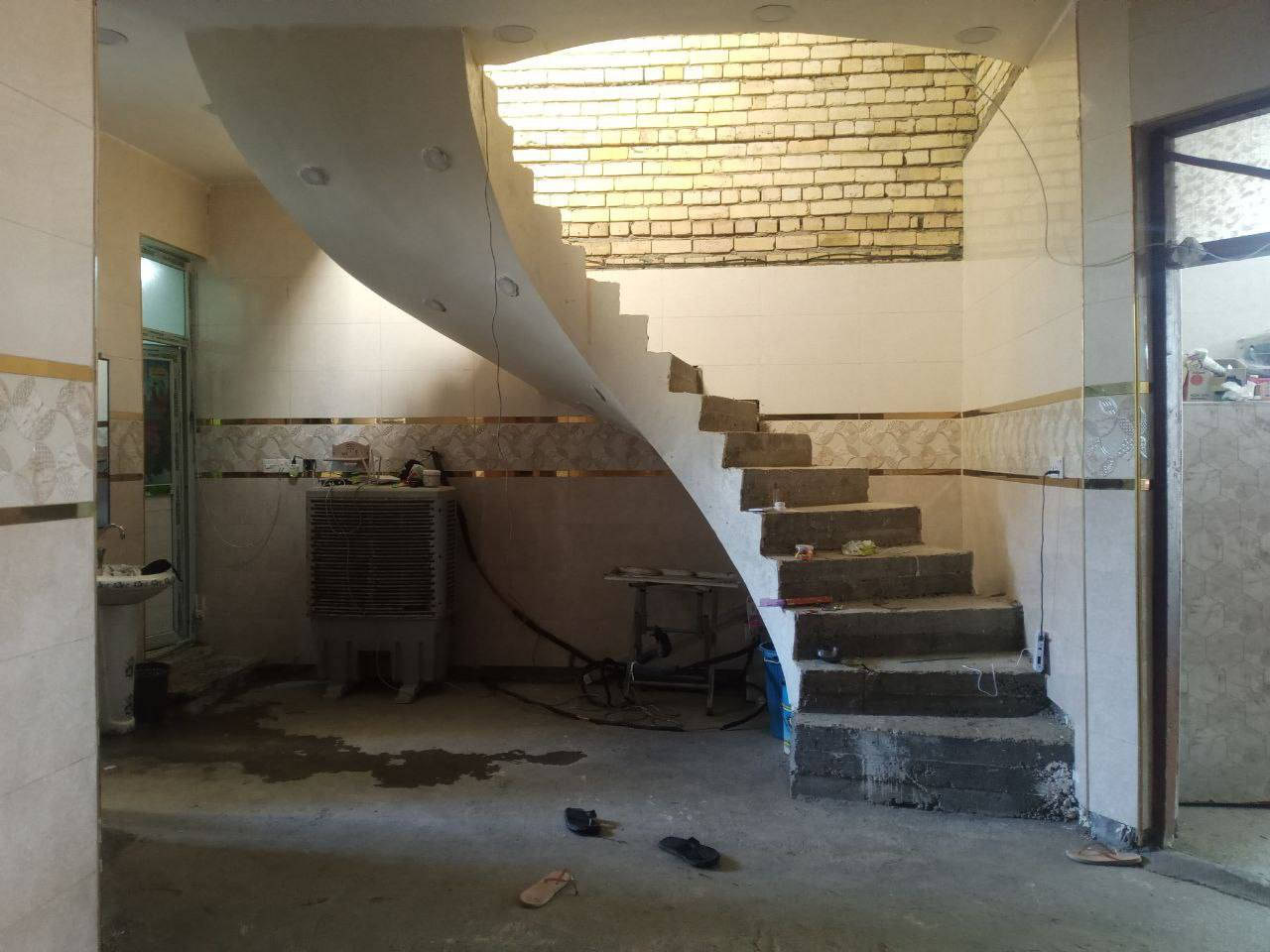 السلام عليكم 150متر في البدعه نزال 20والجبها 7ونص. طابق واحد الطابق الثاني الحولي صاعد للسكف   البيت مطلوب اسكان ***********
