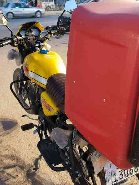 سلام عليكم دراجة دايوان جبلي نفخ بعدهي زيرو ماشية 2000 السعر 3و300 وبيهه مجال مكاني بغداد البياع ***********
