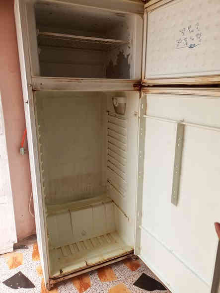 ثلاجه للبيع شغاله نقص فقط غاز الاستفسار الاتصال ع الرقم ***********
